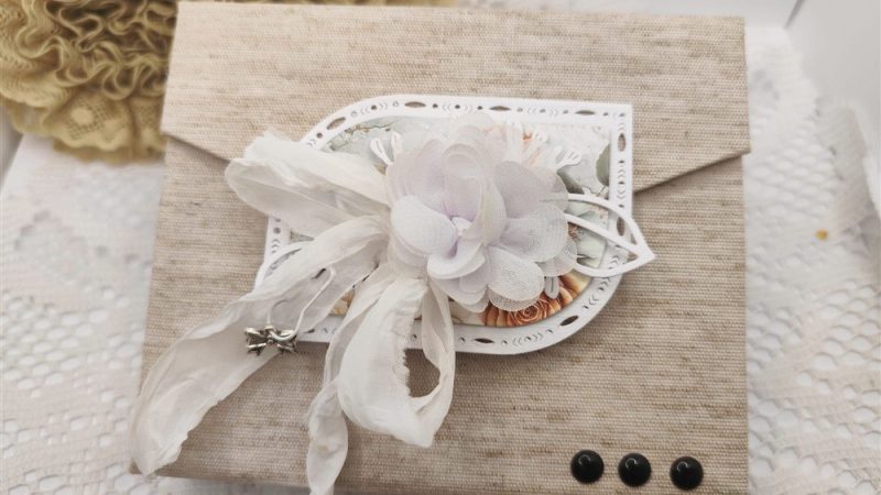 Mini album e fustella ATC per decorare